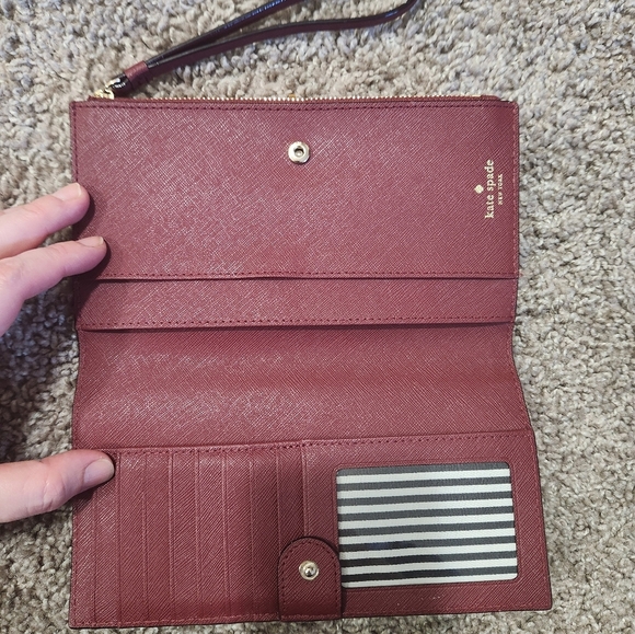 Kate Spade New York Slim Bifold Burgundy Wallet Wristlet - Picture 3 of 11